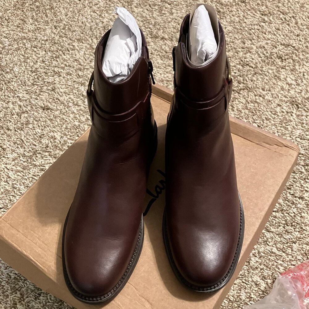 Clarks  Wide Leather Ankle & Booties Boots